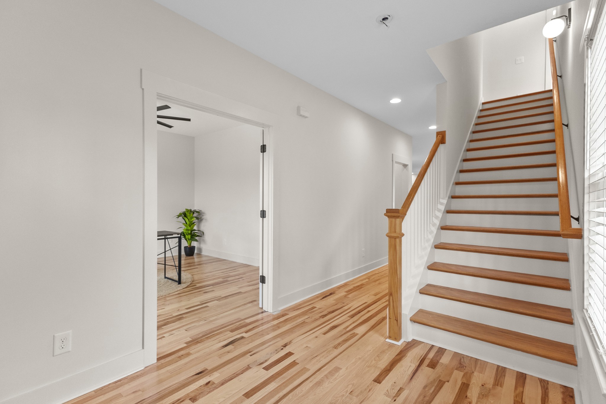 1229 N Avondale Cir