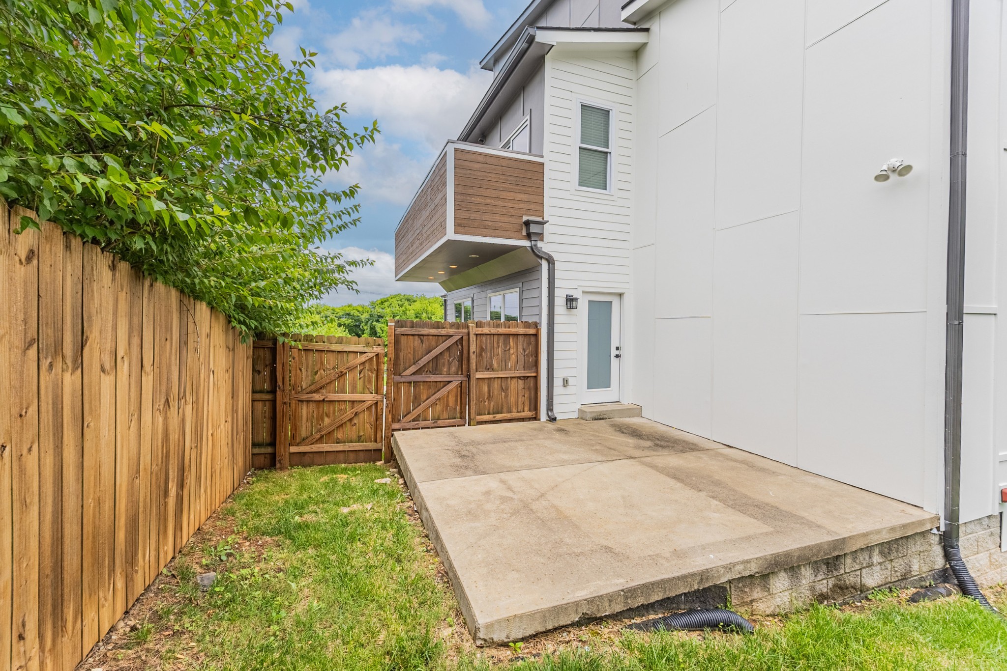 1229 N Avondale Cir