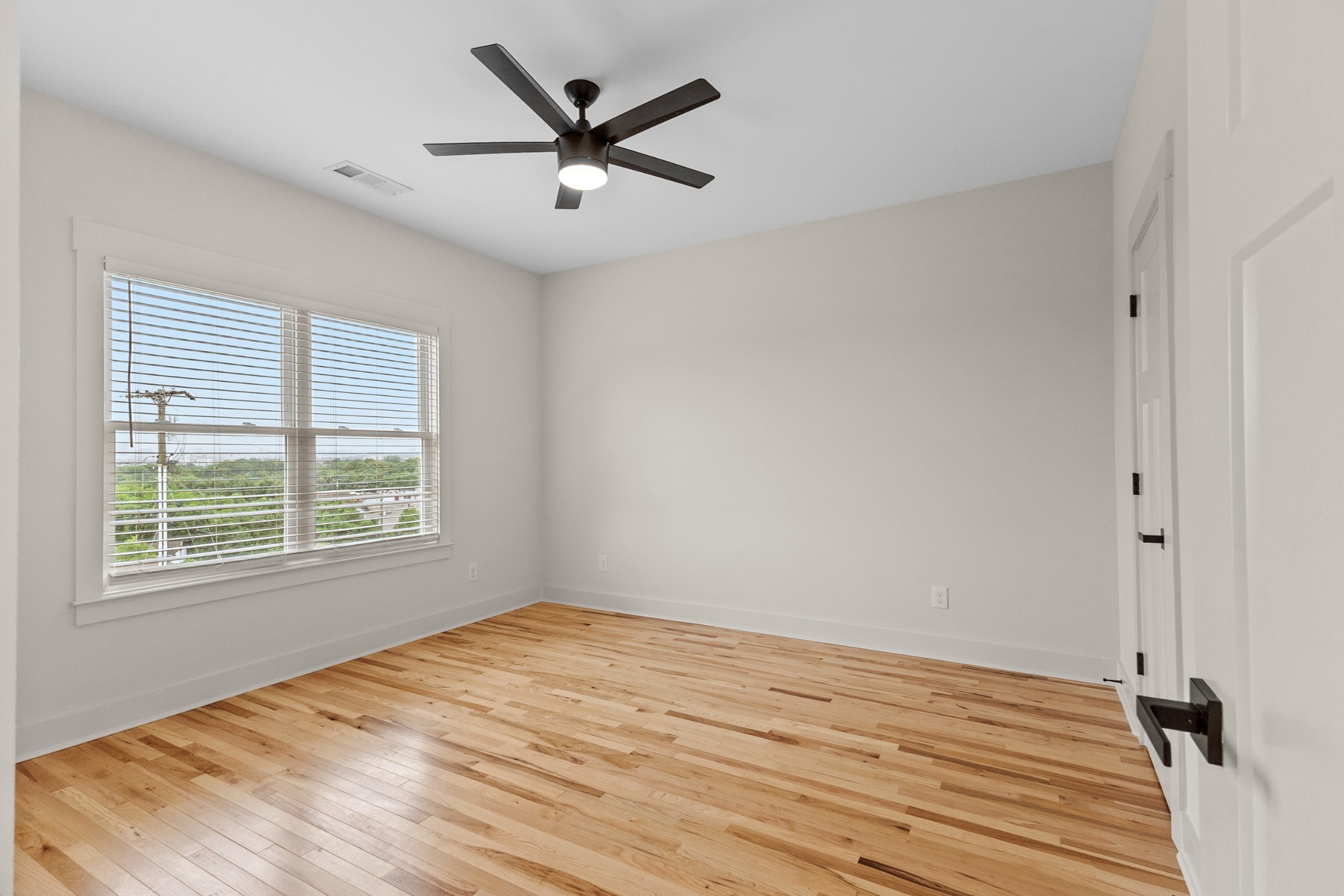 1229 N Avondale Cir