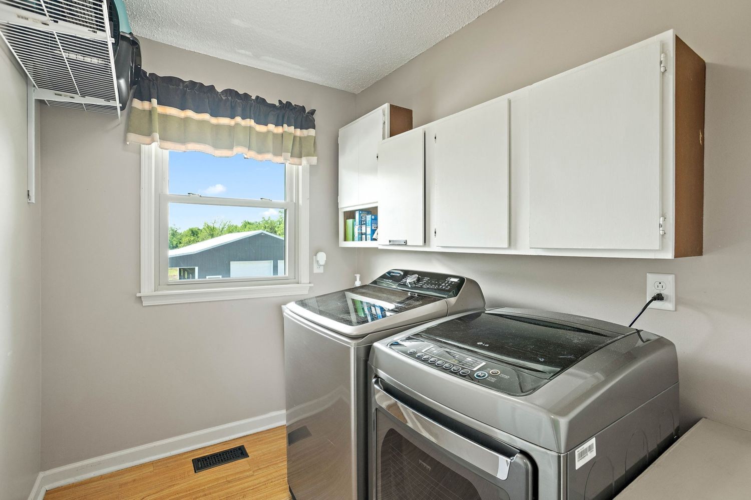 1029 Jenkins Ln