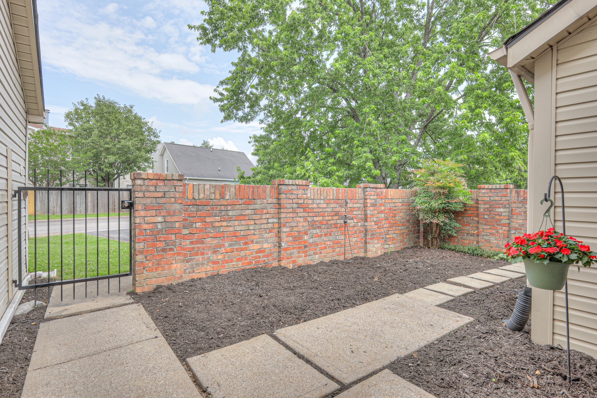 302 Laurel Hill Dr