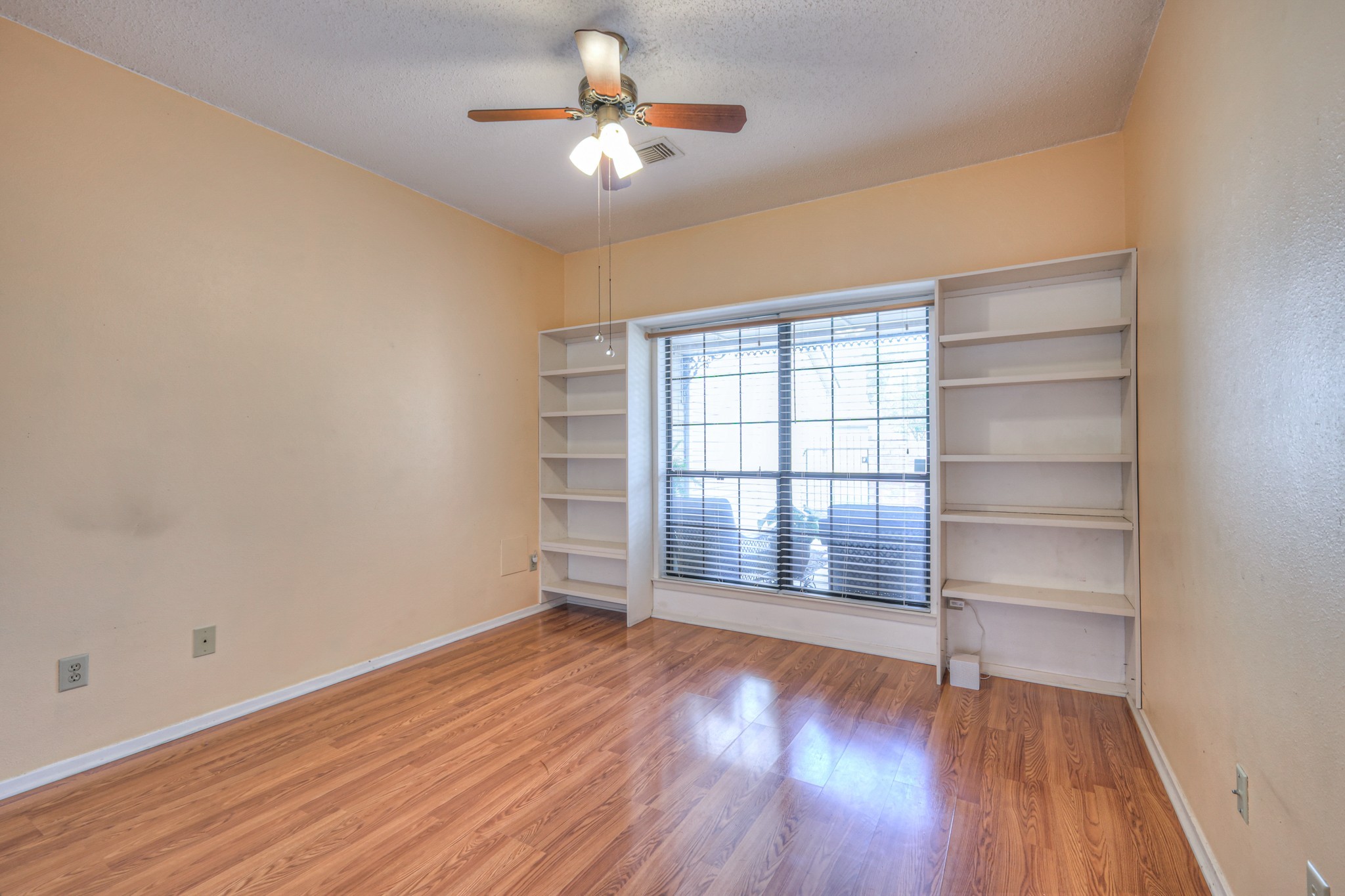 302 Laurel Hill Dr
