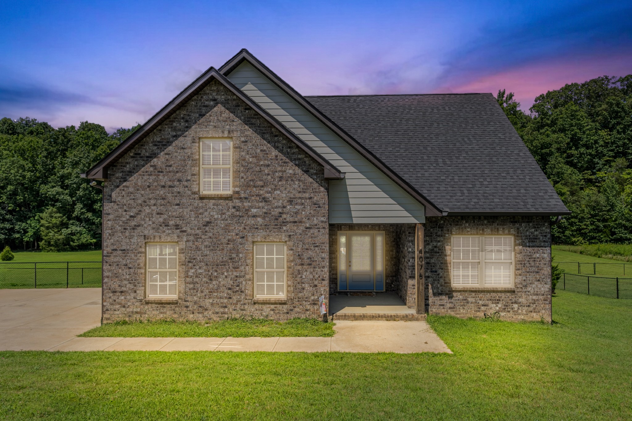 4076 Summit Dr