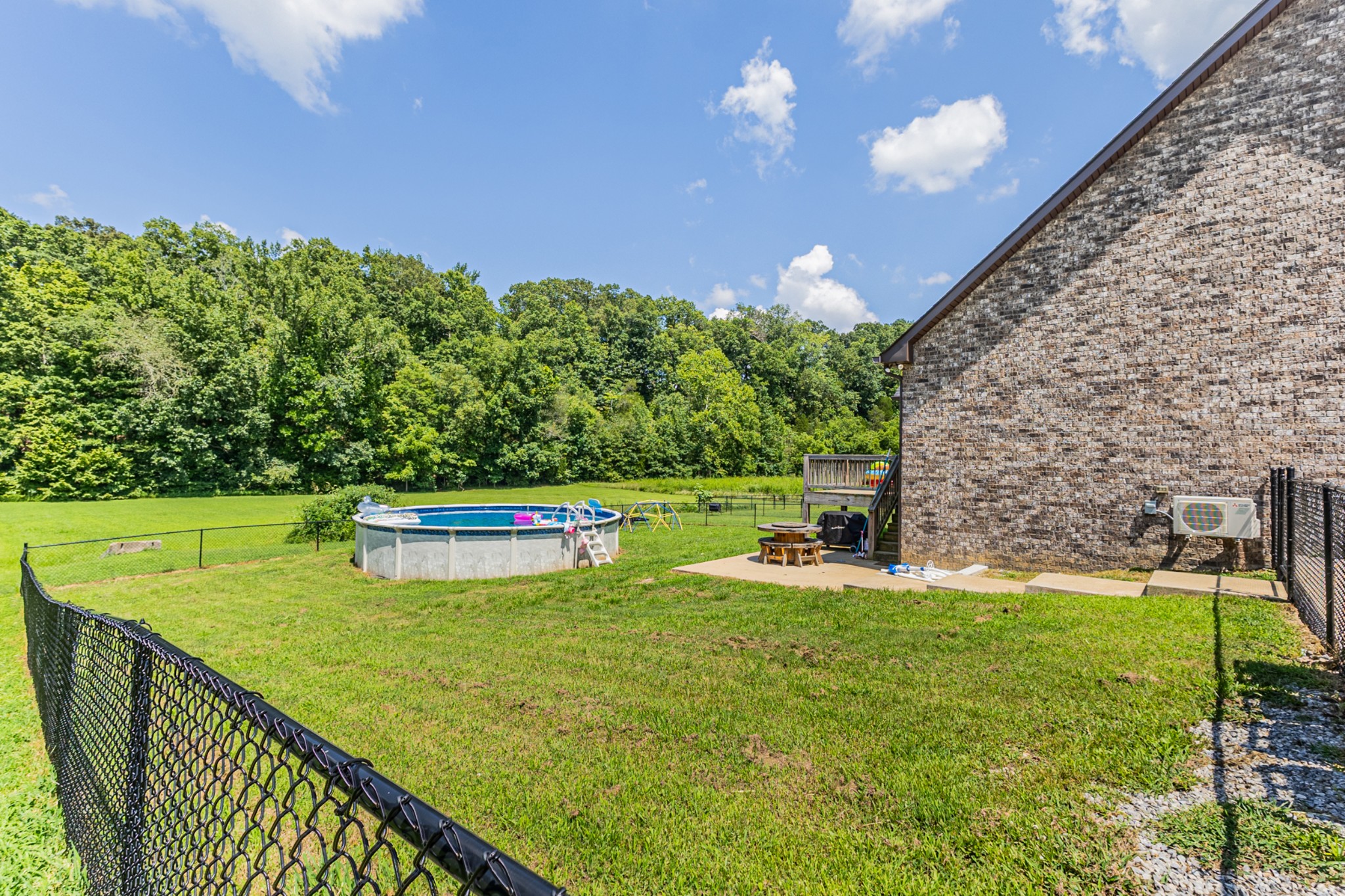 4076 Summit Dr