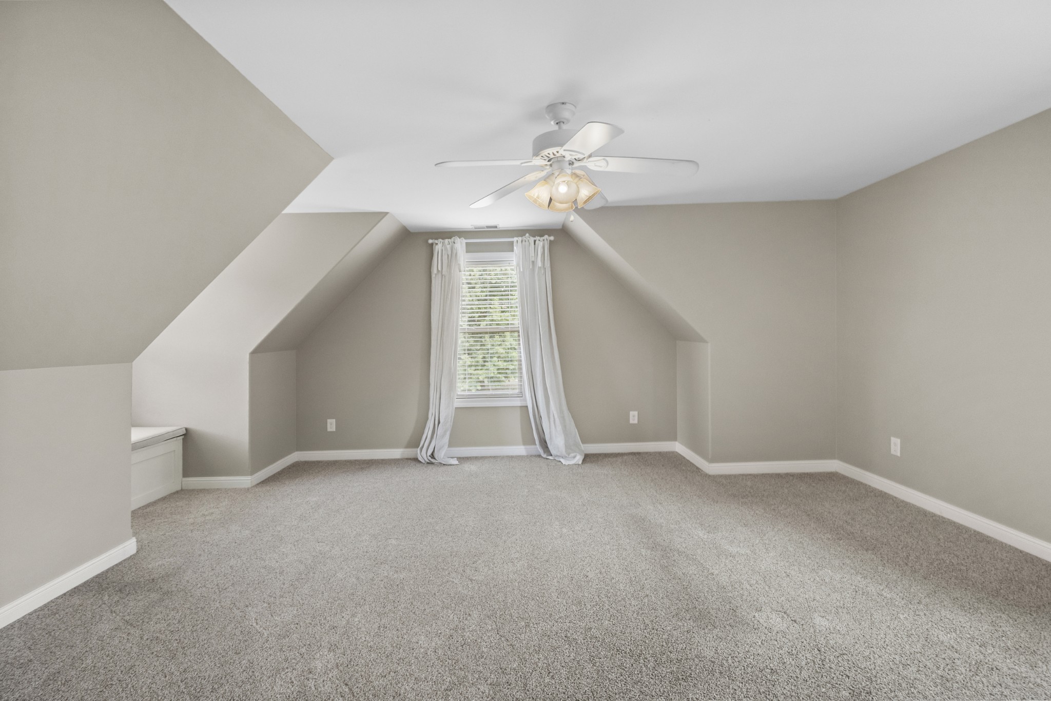 127 Woodlake Dr
