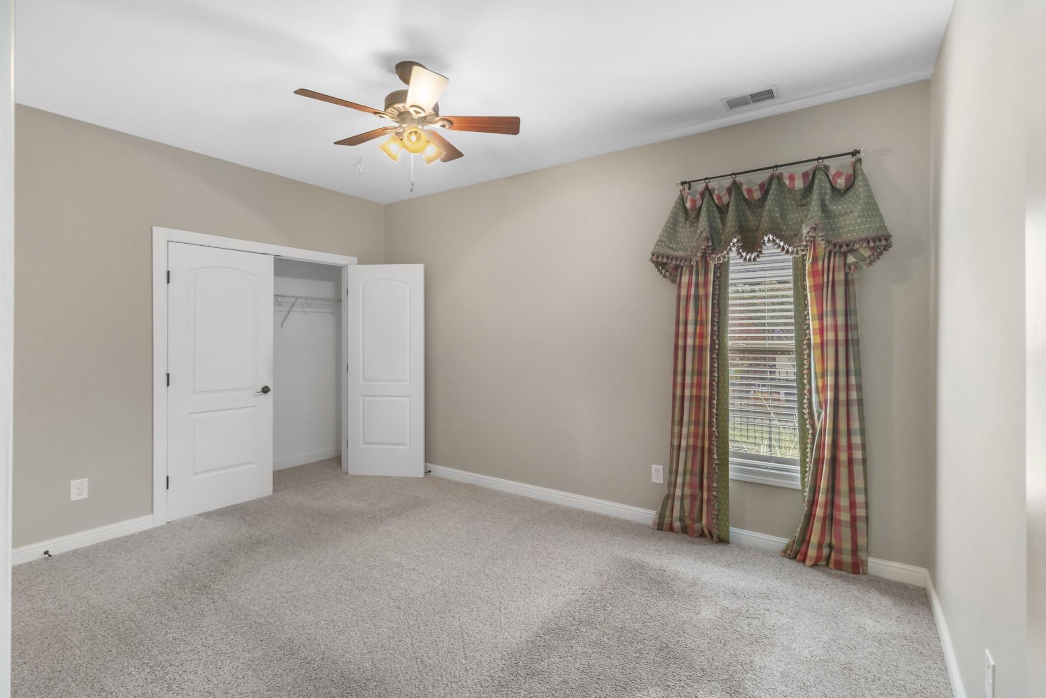 127 Woodlake Dr