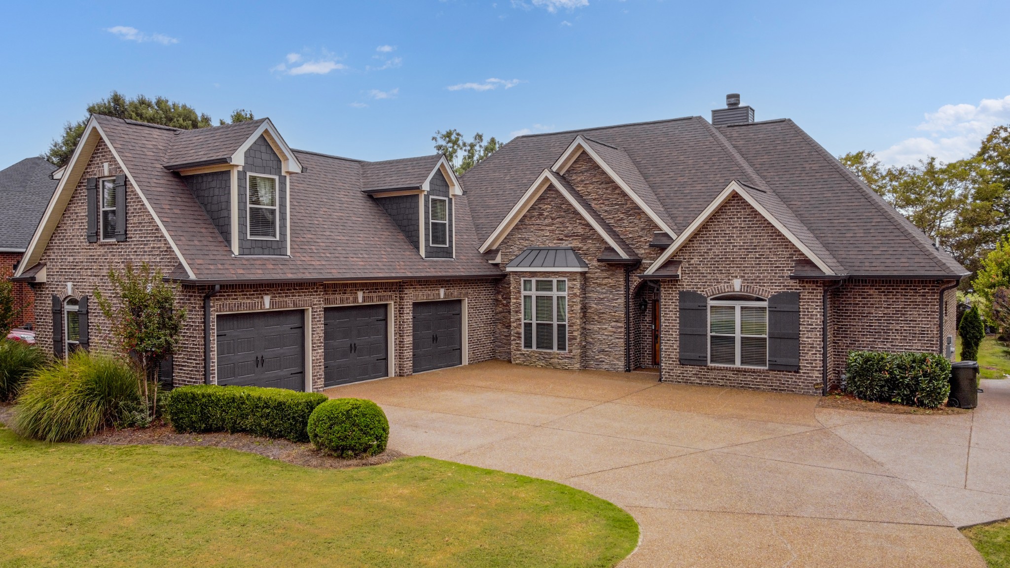 127 Woodlake Dr