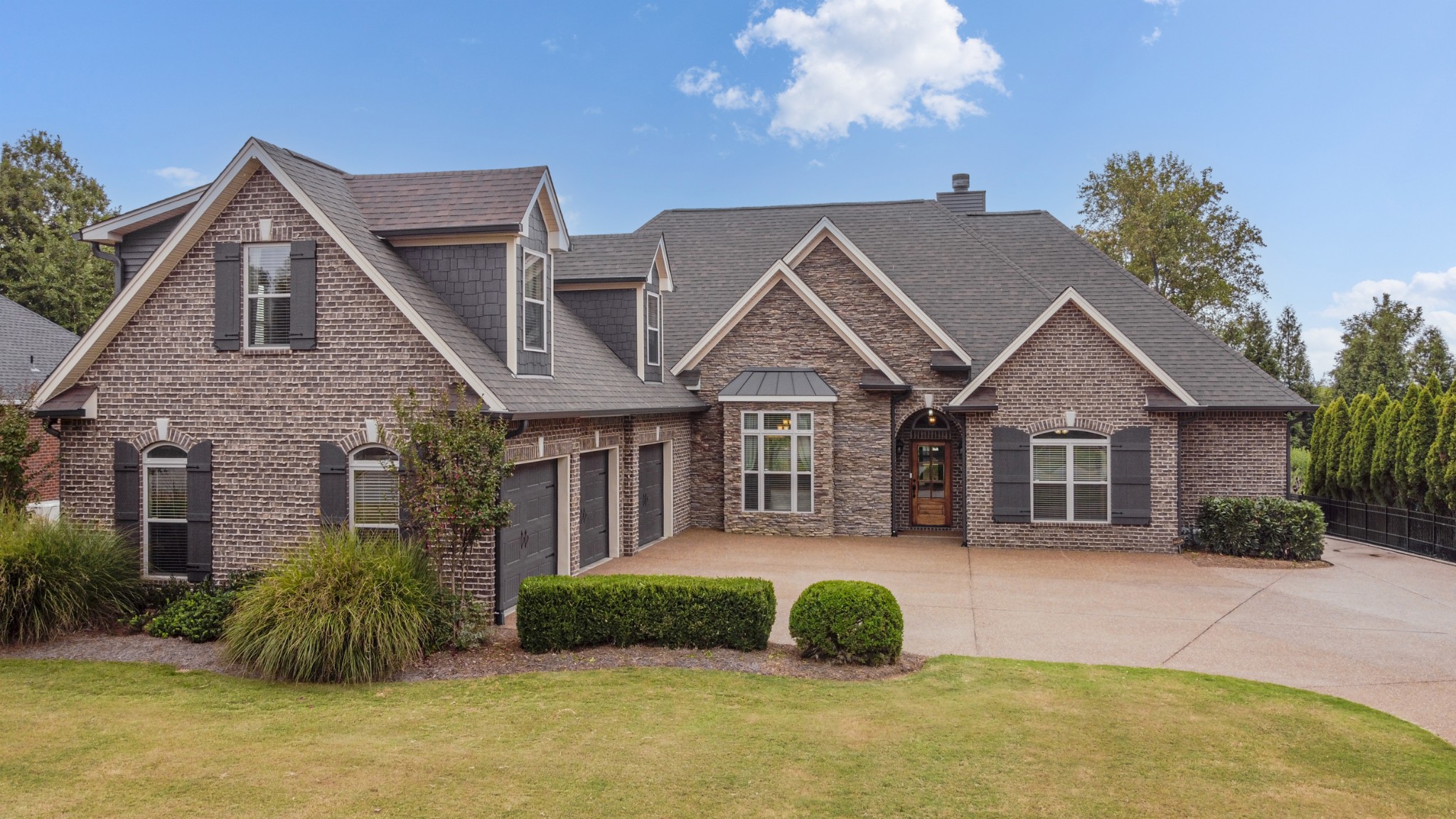 127 Woodlake Dr