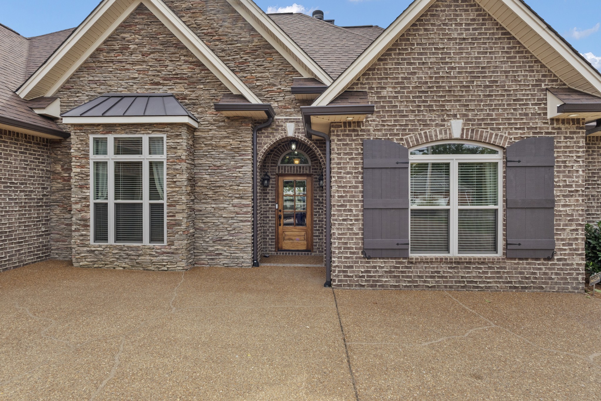 127 Woodlake Dr