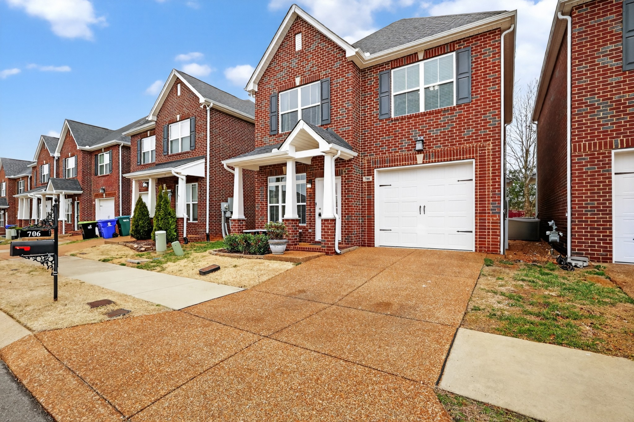 706 Indian Ridge Cir