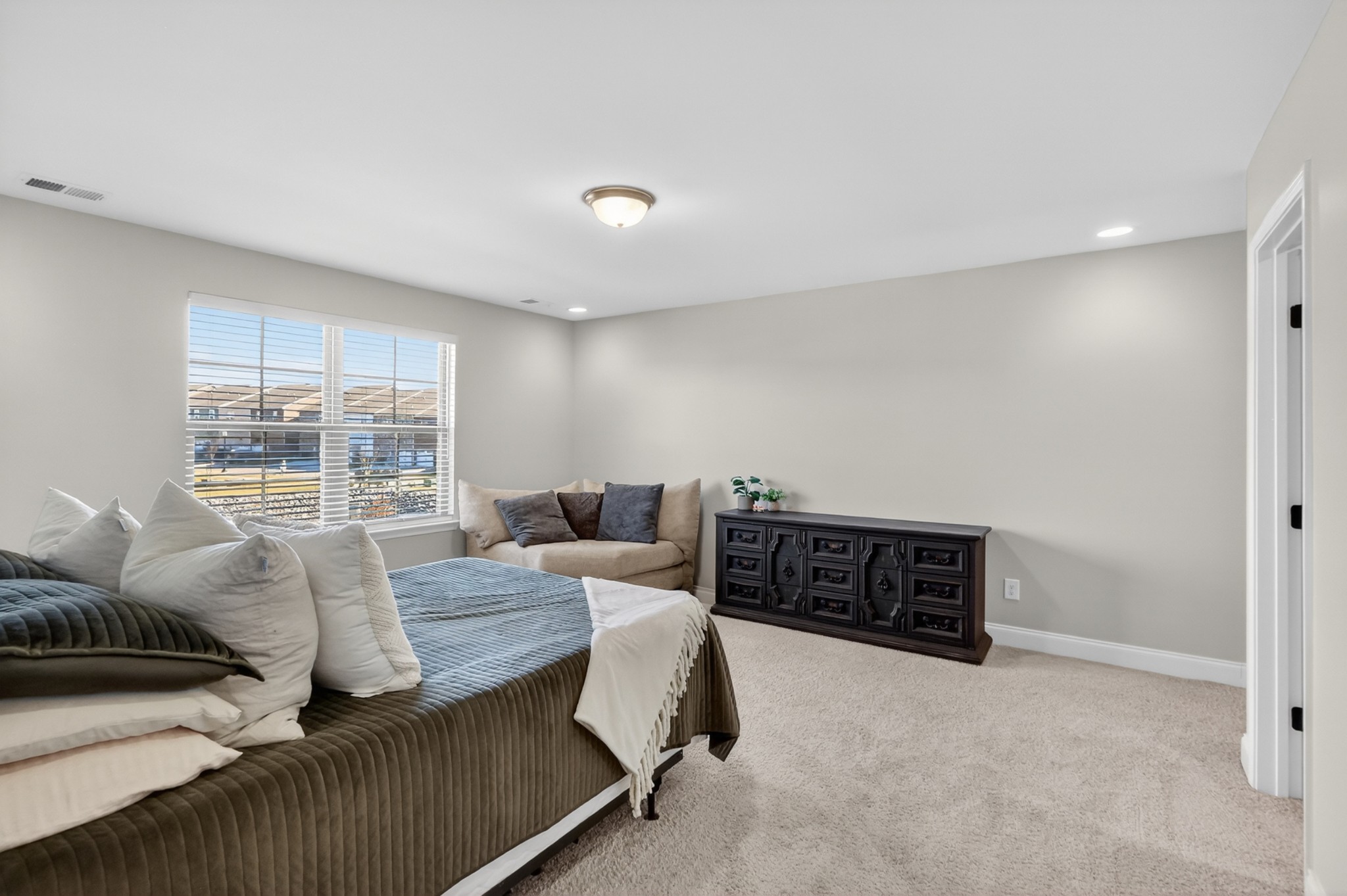 233 Claremont Ct