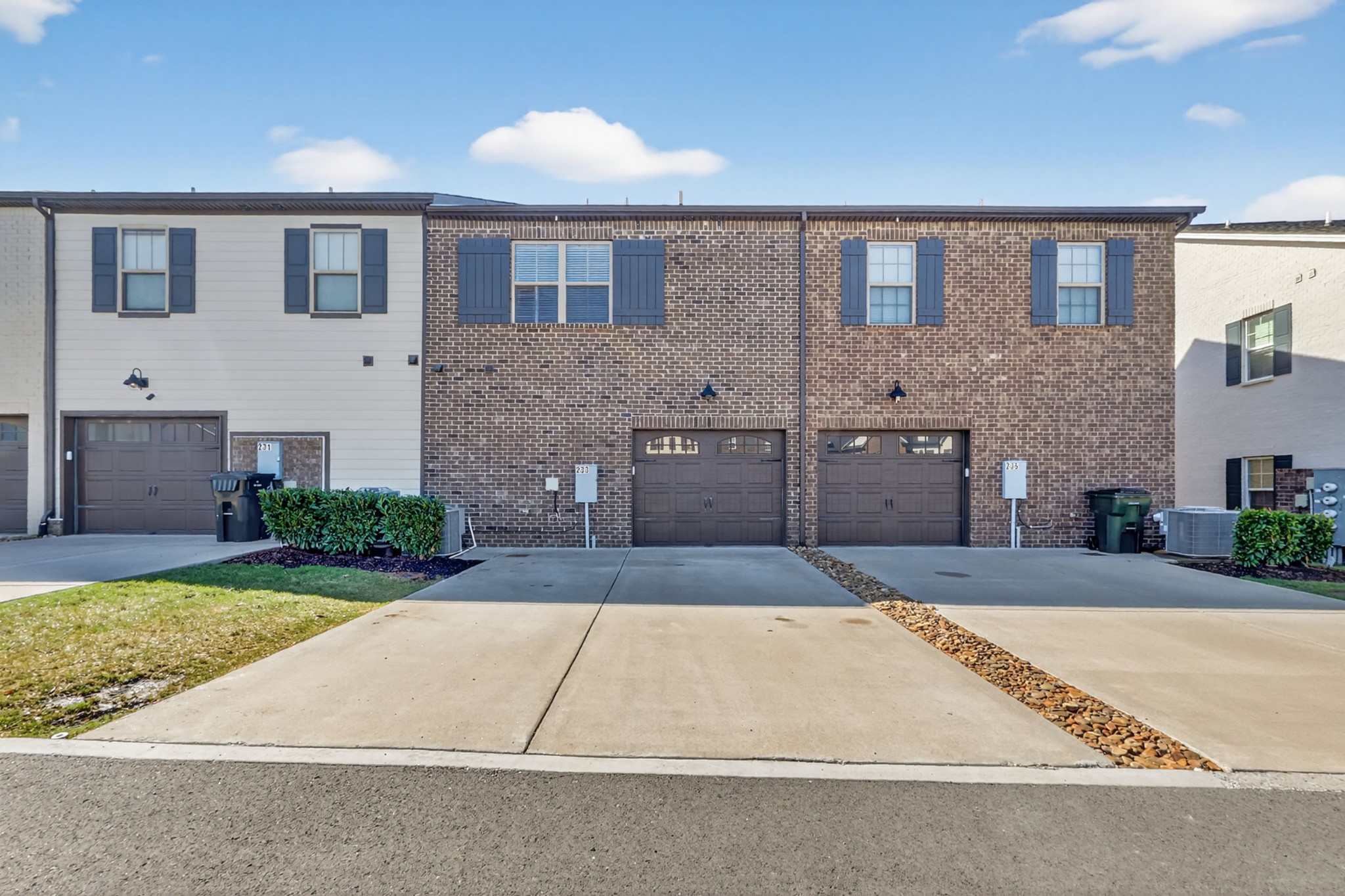 233 Claremont Ct
