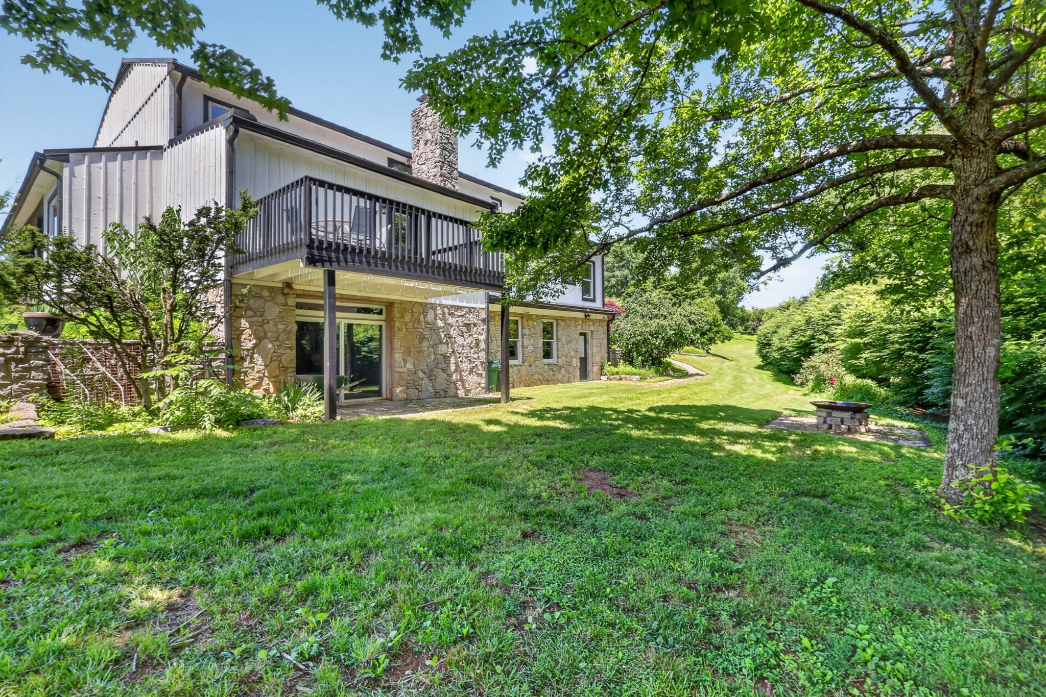 7255 Hall Rd