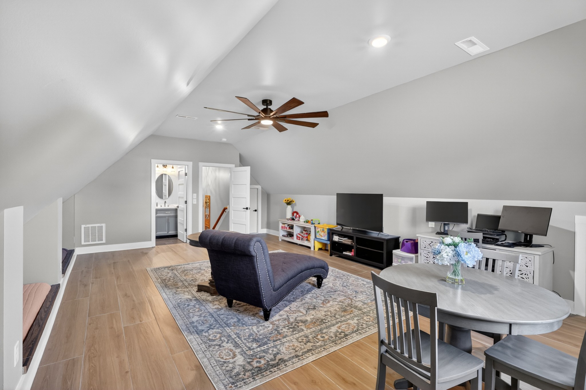 879 Mount Vernon Rd