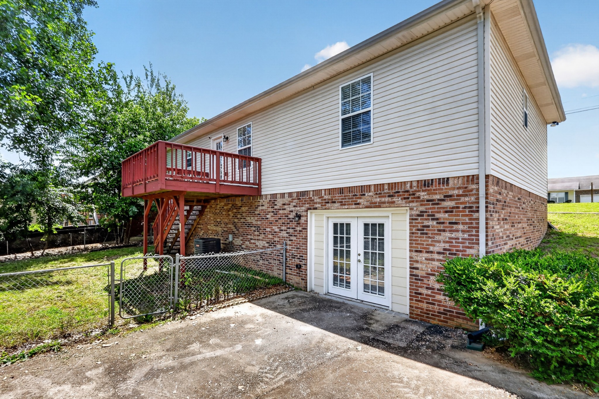 1009 Monica Dr
