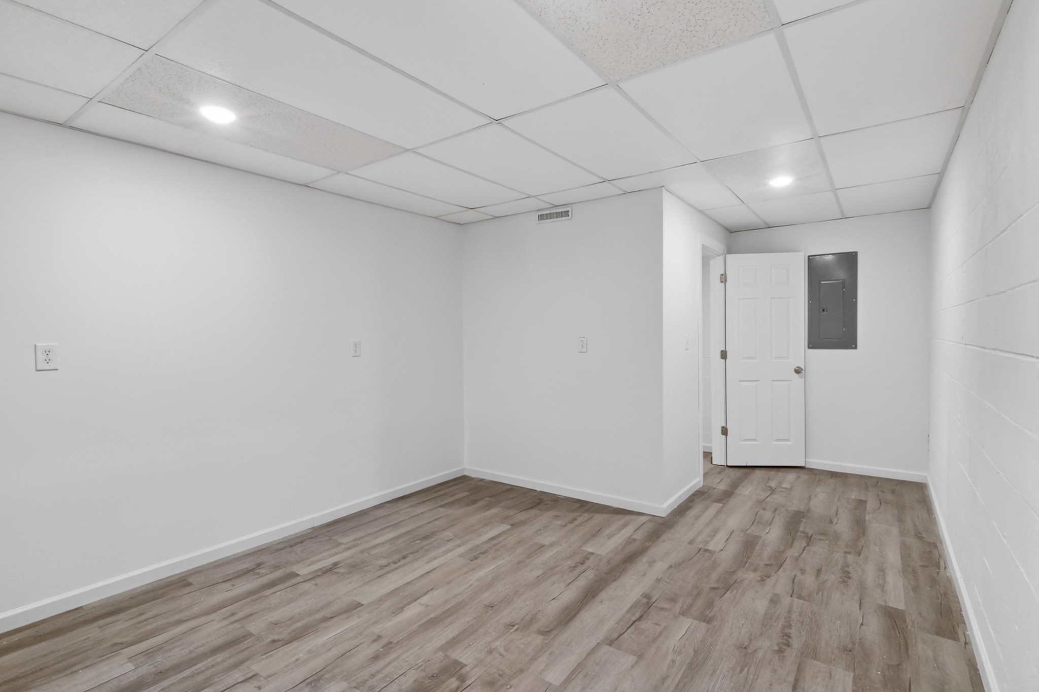 1009 Monica Dr