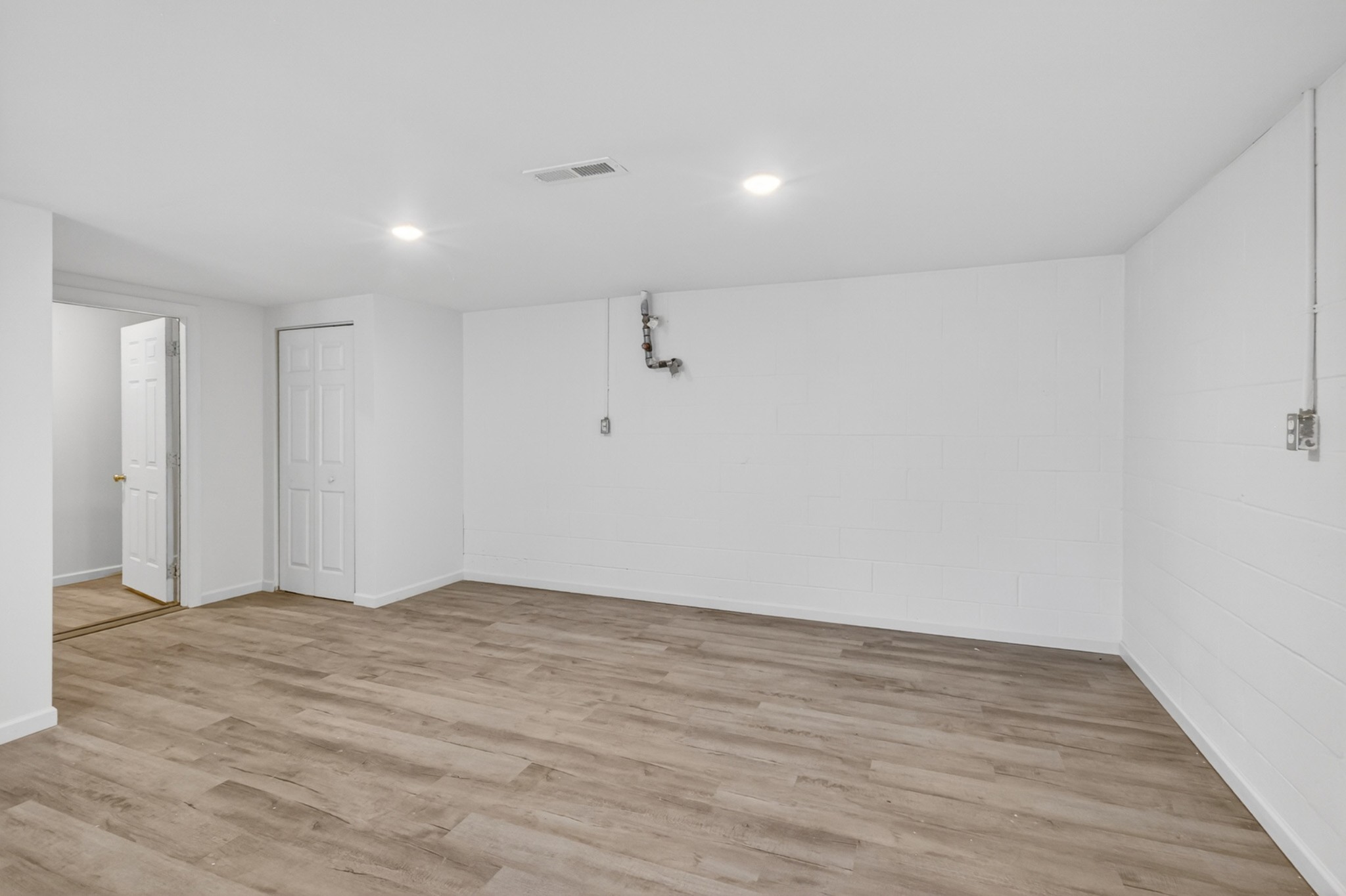 1009 Monica Dr