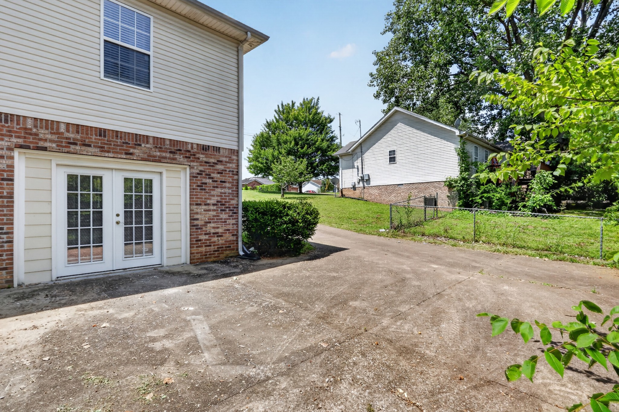 1009 Monica Dr