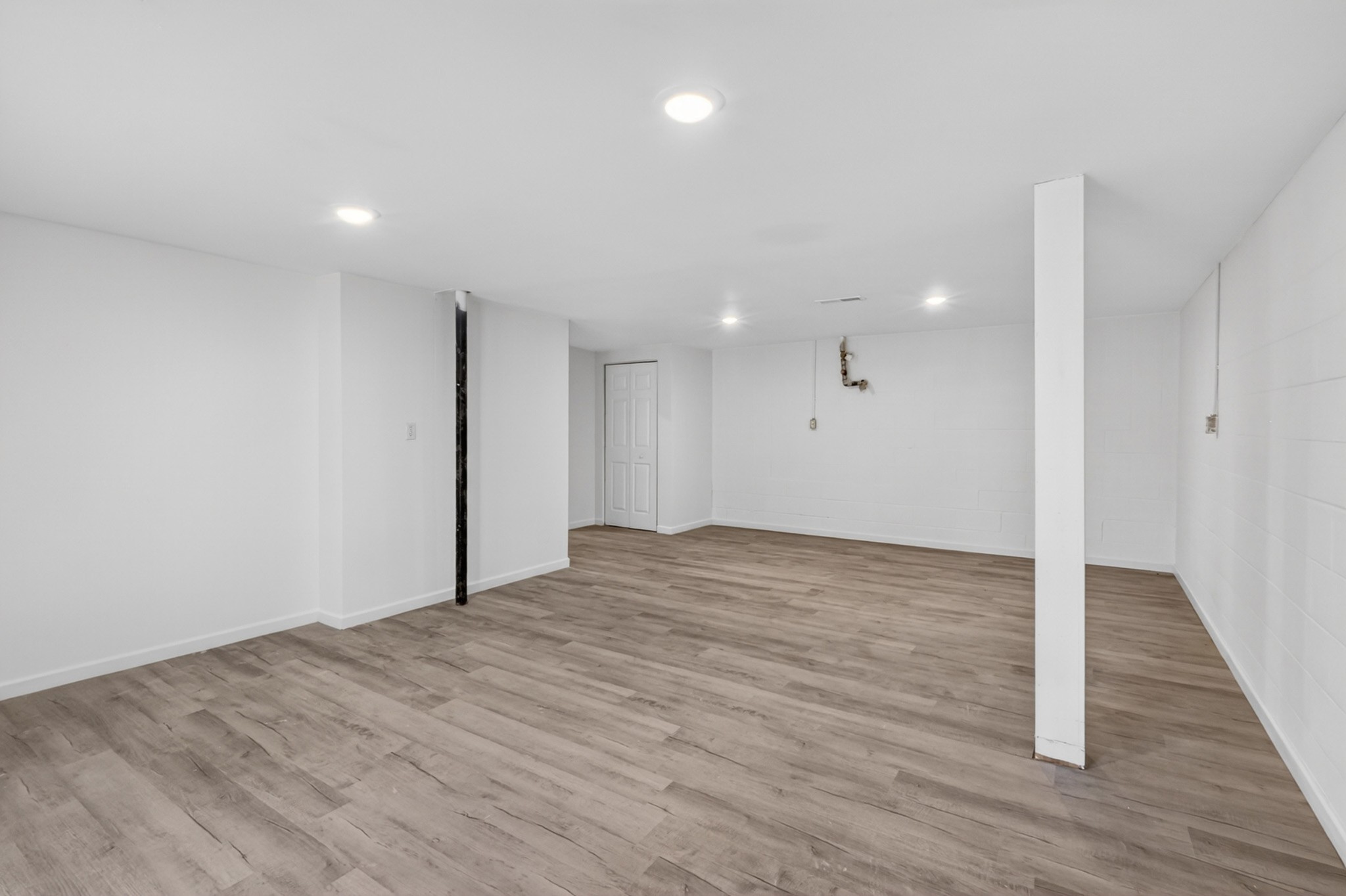 1009 Monica Dr