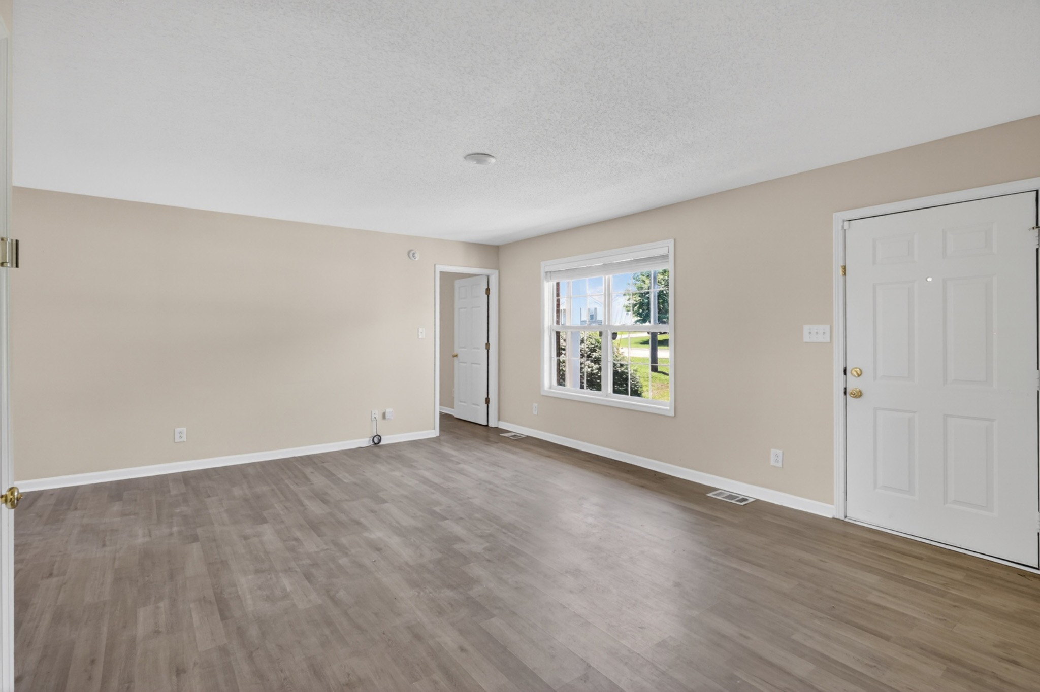 1009 Monica Dr