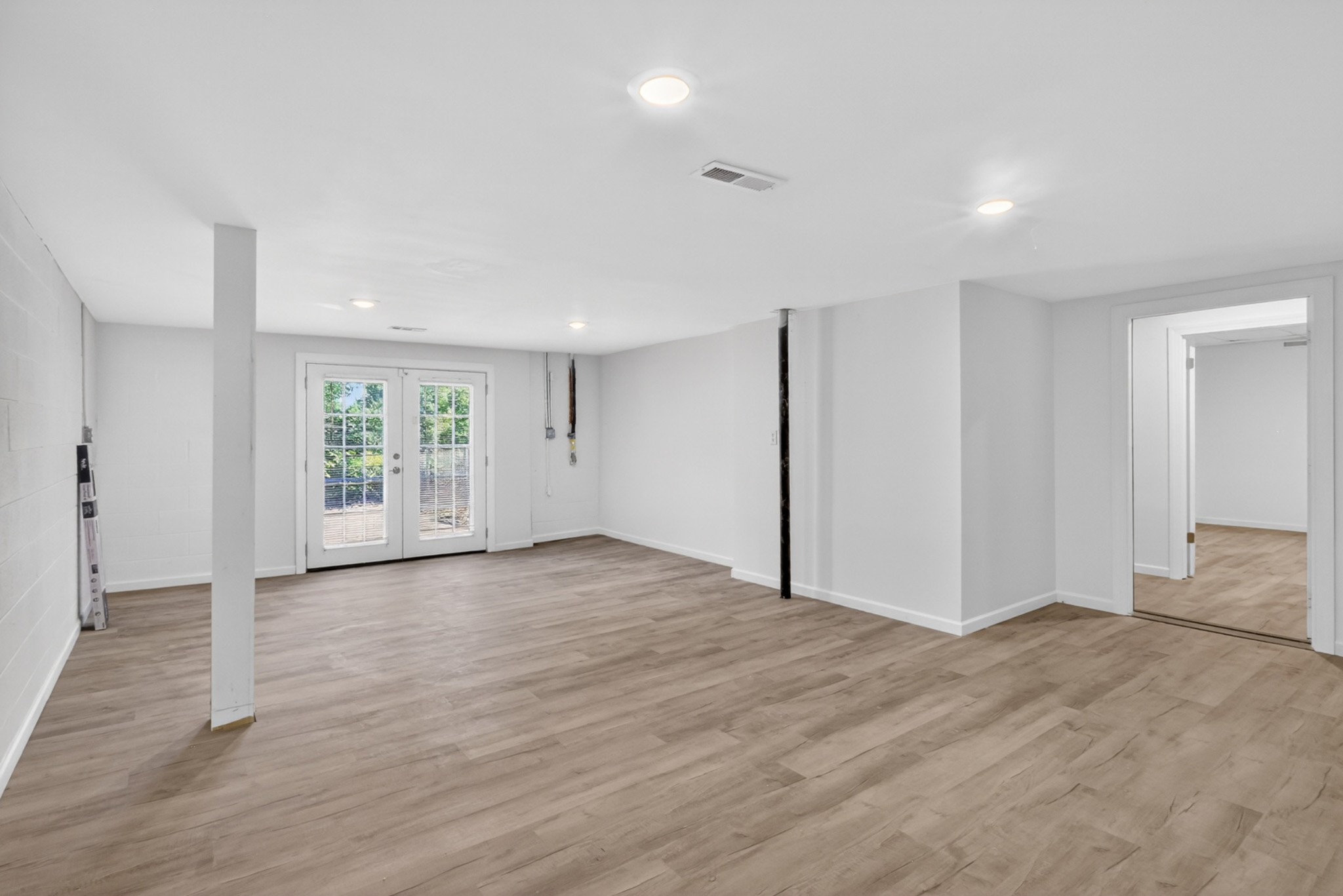 1009 Monica Dr