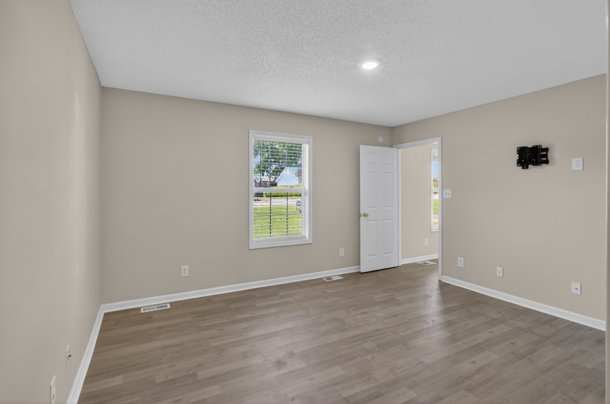 1009 Monica Dr