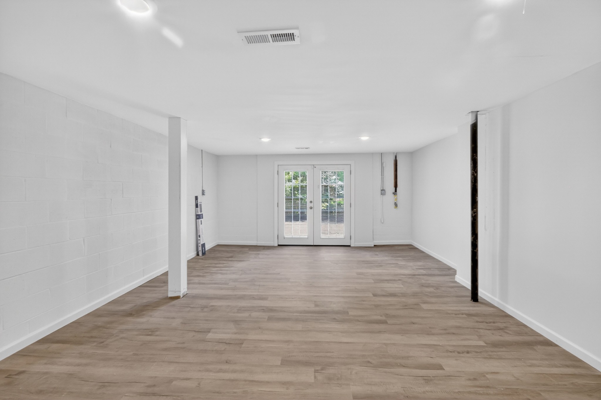 1009 Monica Dr