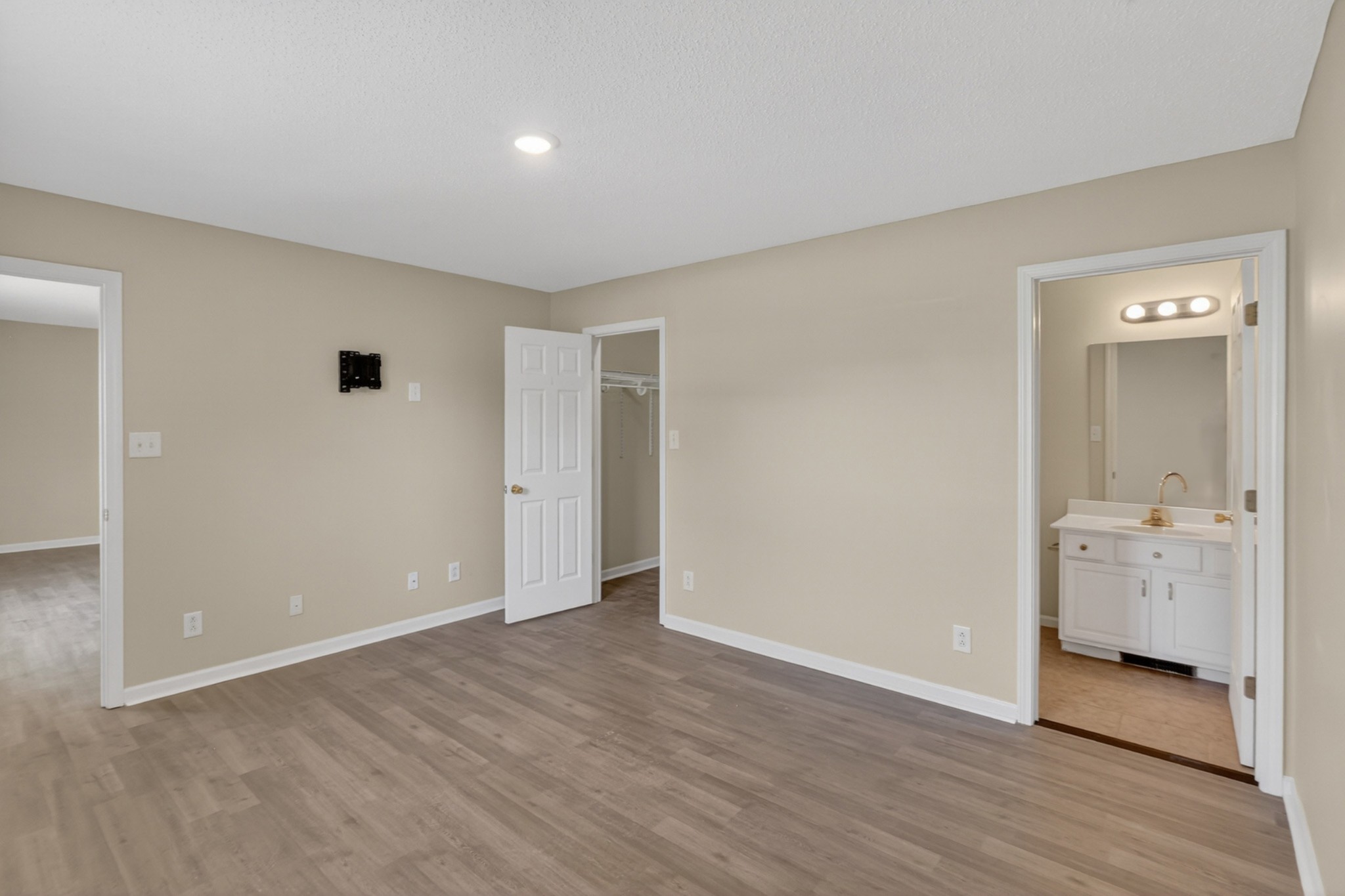 1009 Monica Dr
