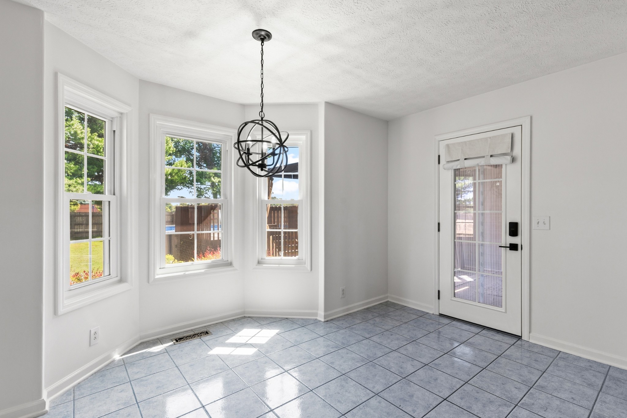 104 Dawn Ct