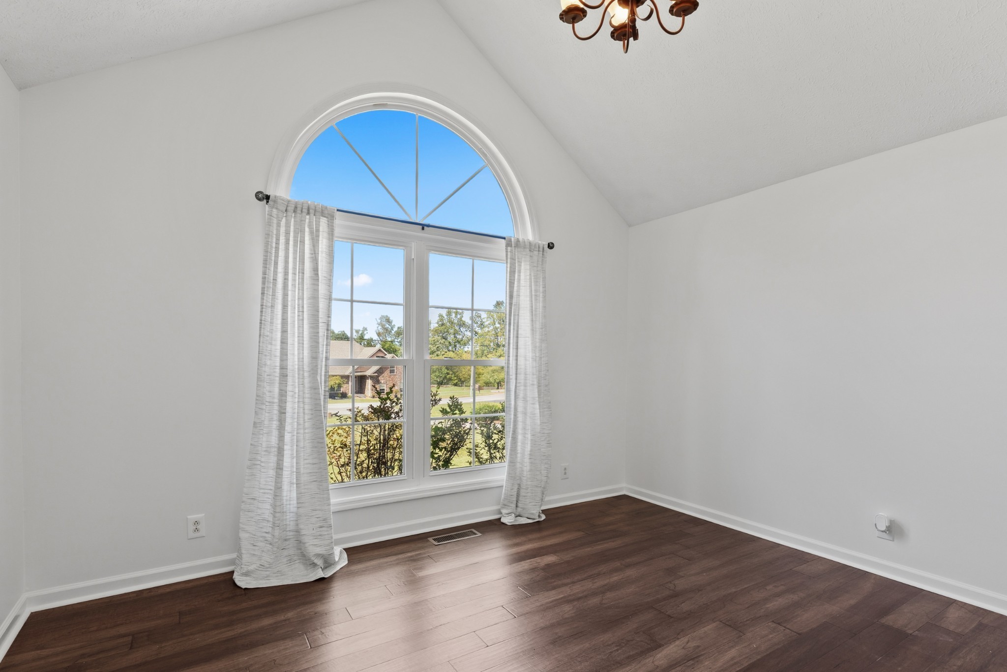 104 Dawn Ct