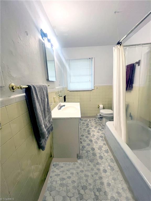 400-402 Lake Drive