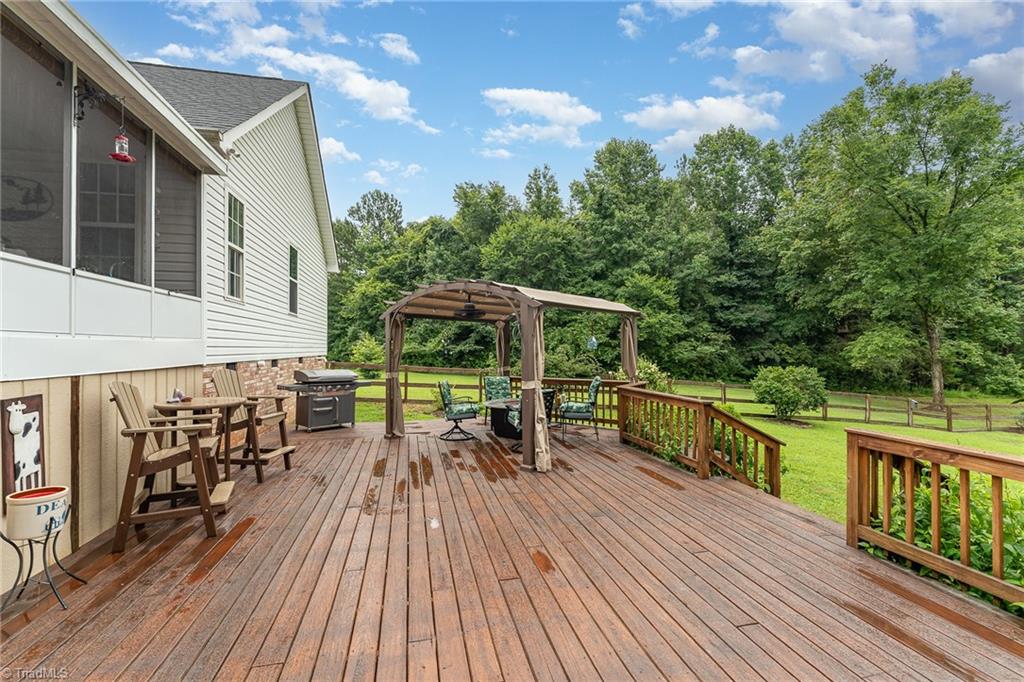 2472 Woods Stream Lane