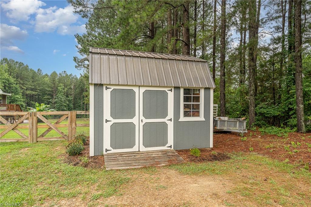 2472 Woods Stream Lane