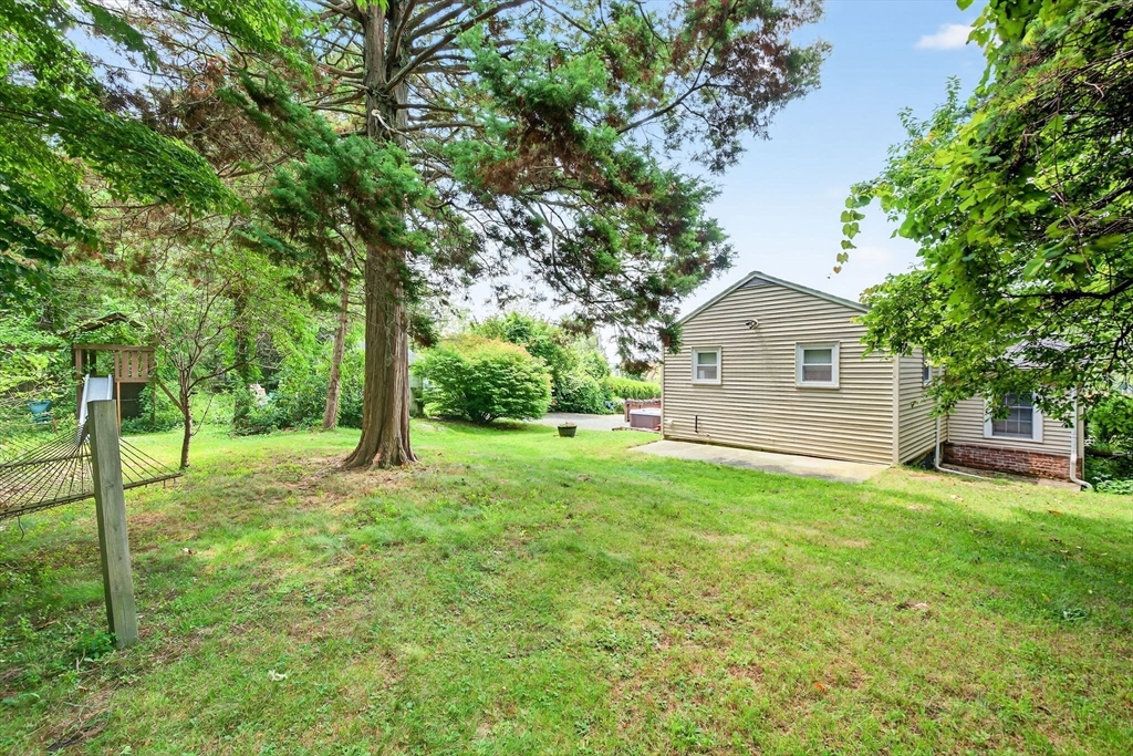 120 Hackett Ave