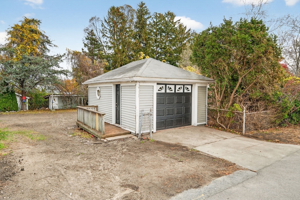 228 Dickinson St