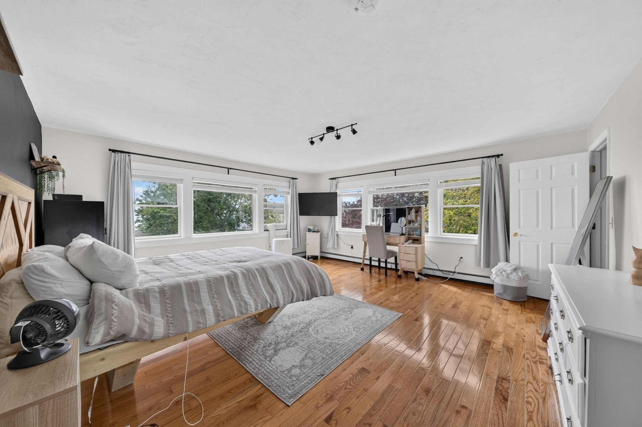 24 Mayflower Drive