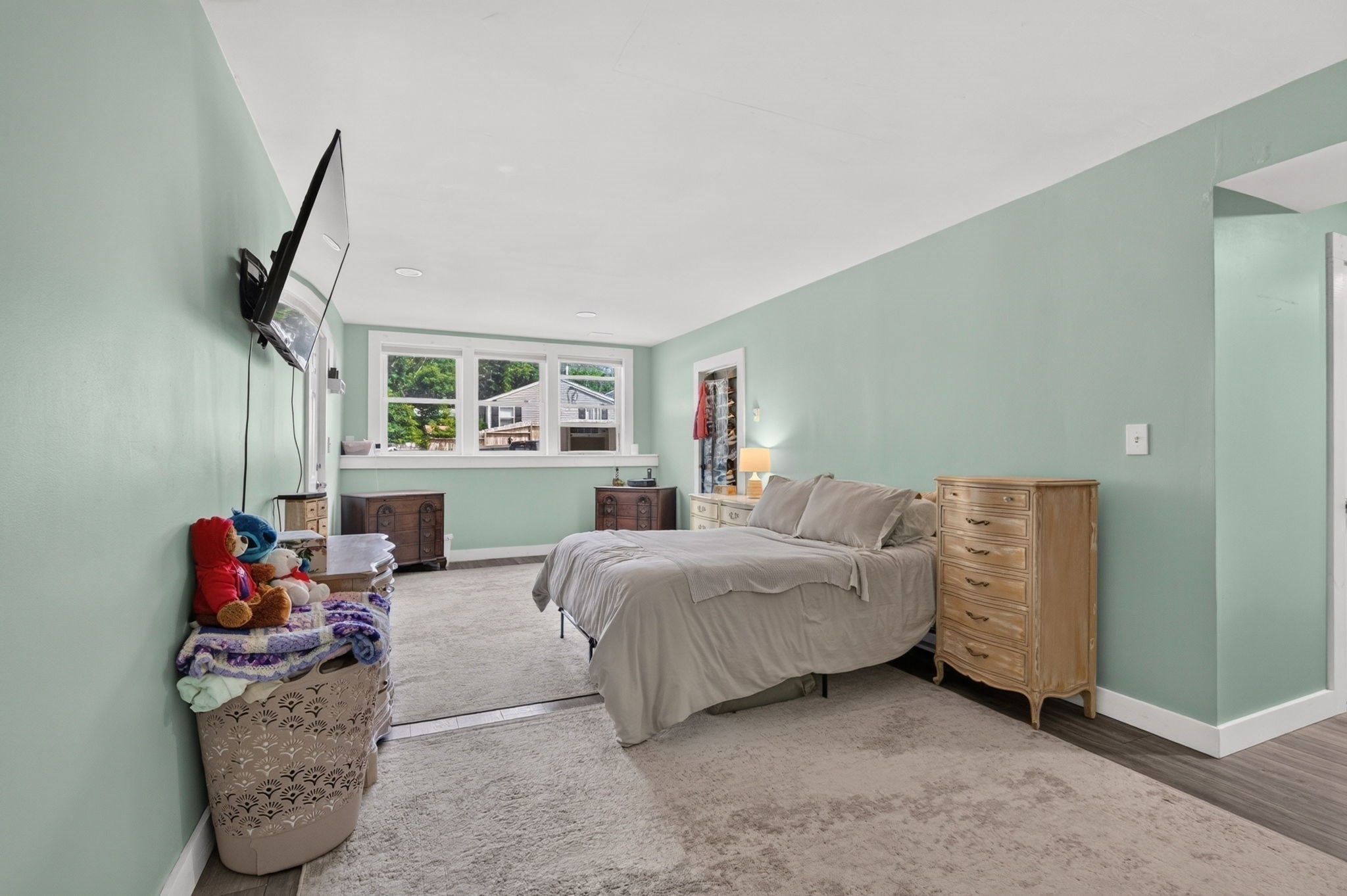 24 Mayflower Drive