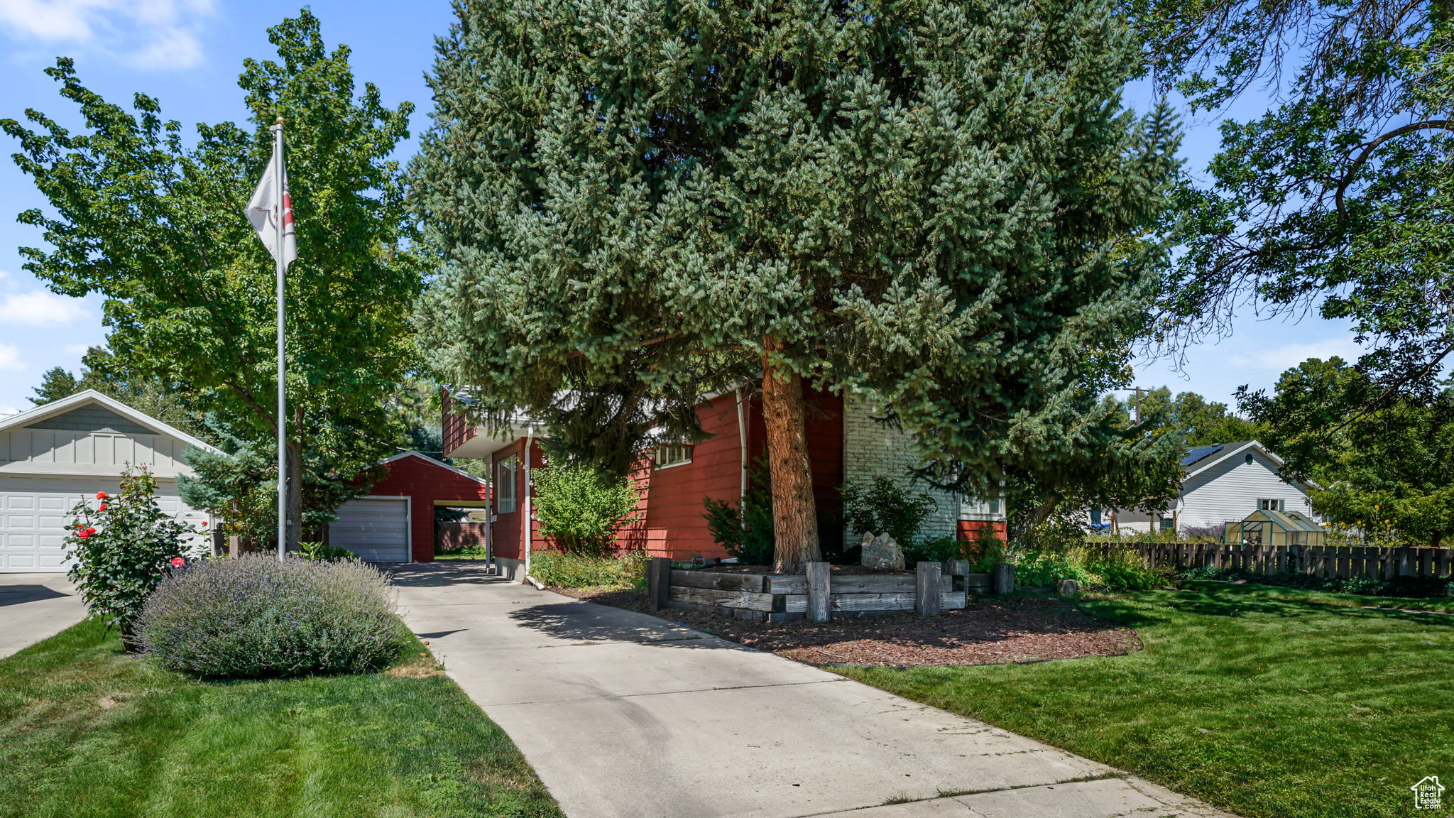 1275 E LAVON DR