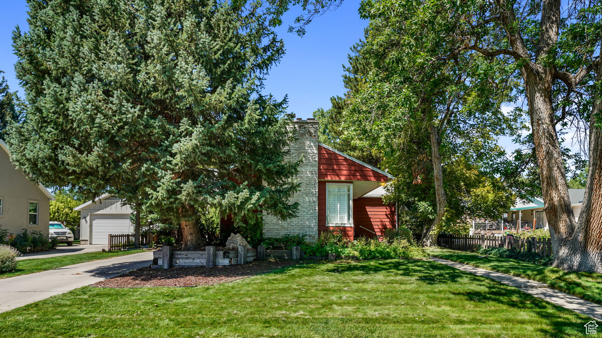 1275 E LAVON DR