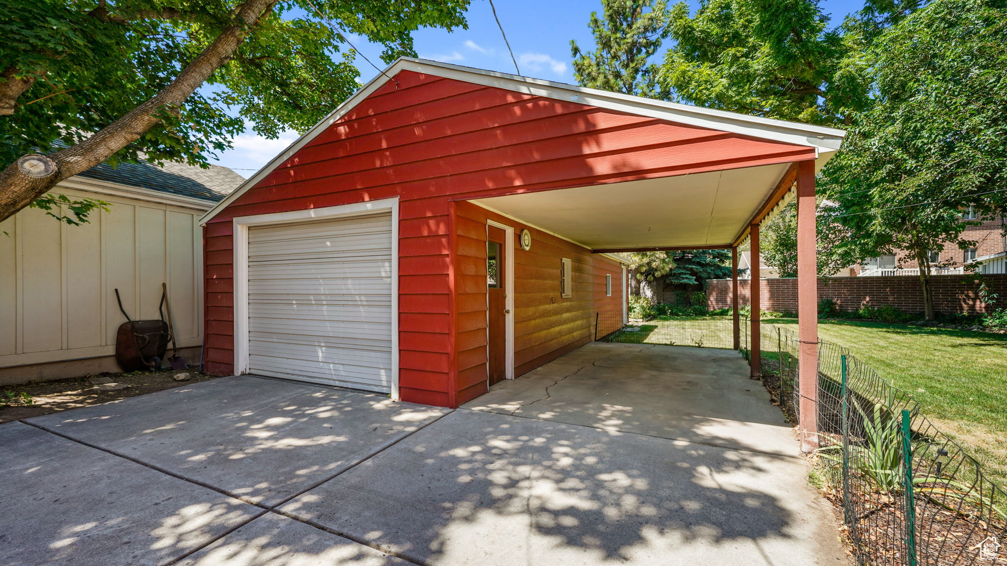 1275 E LAVON DR