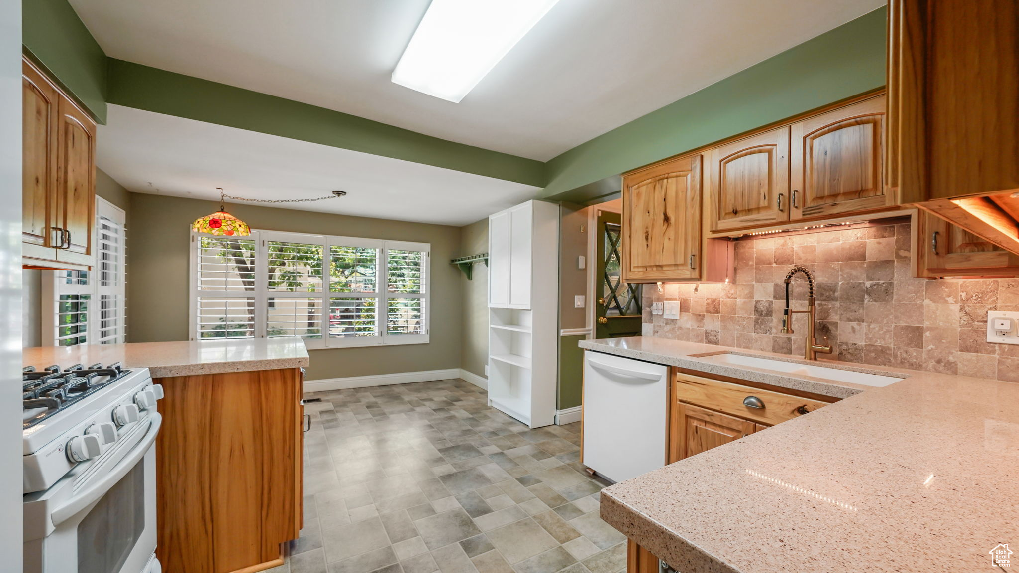 1275 E LAVON DR