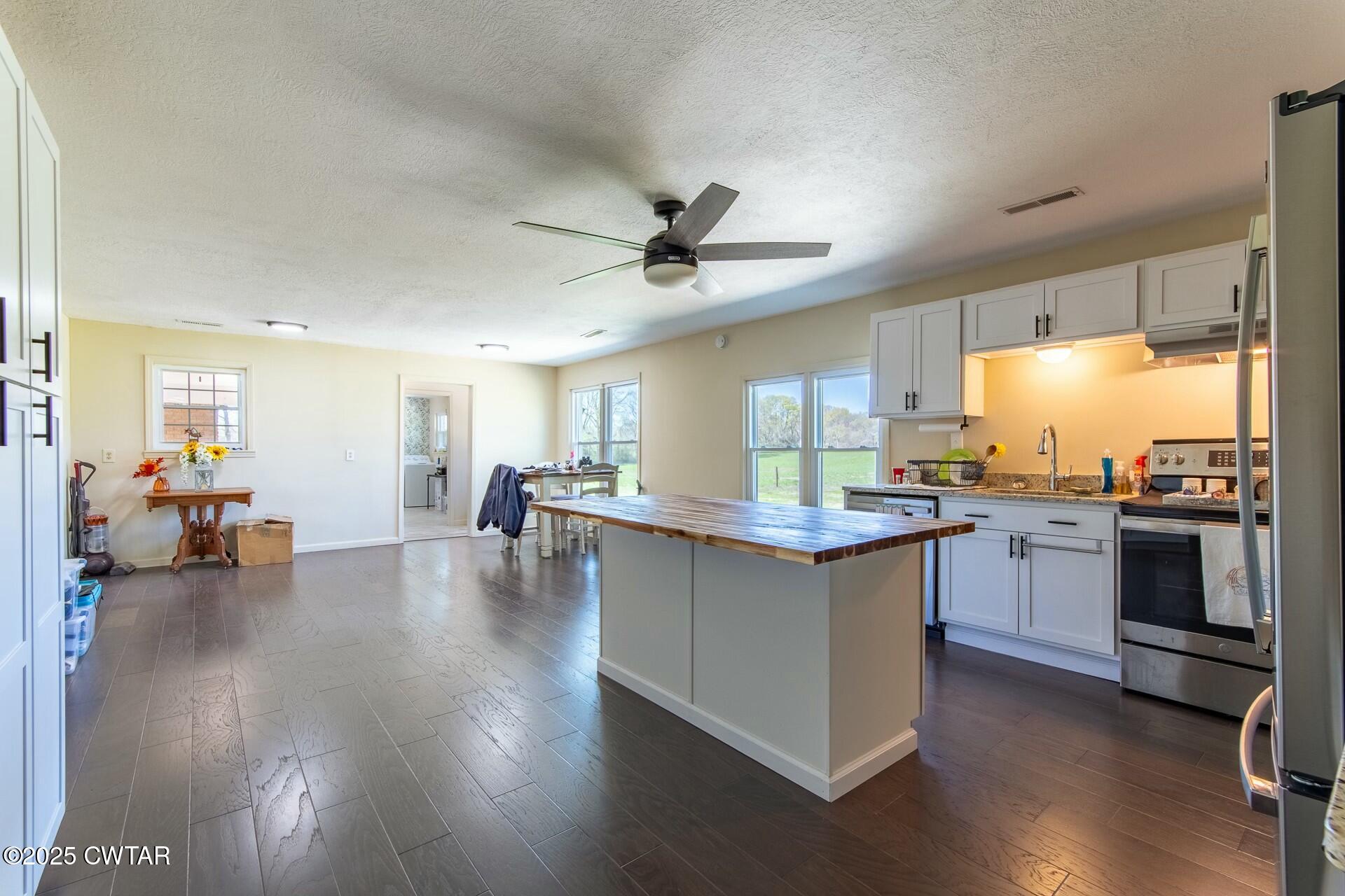 3226 Highway 19 W