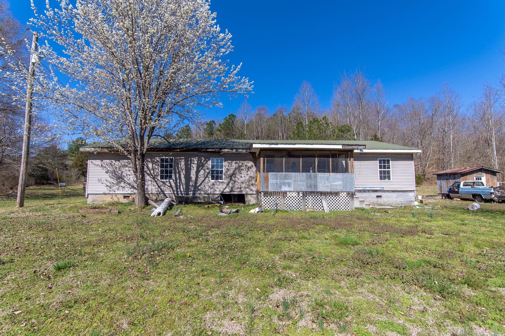 122 Hooper Rd
