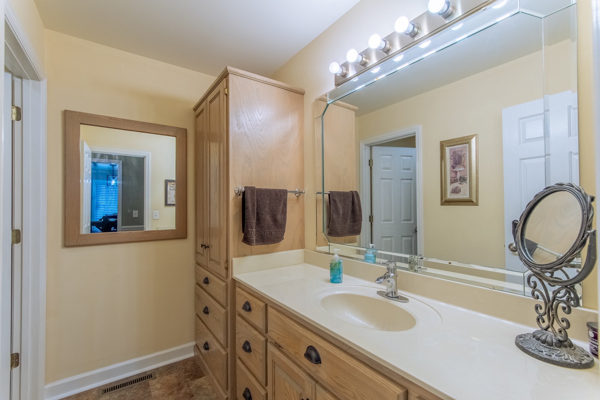 403 Oakwood Dr
