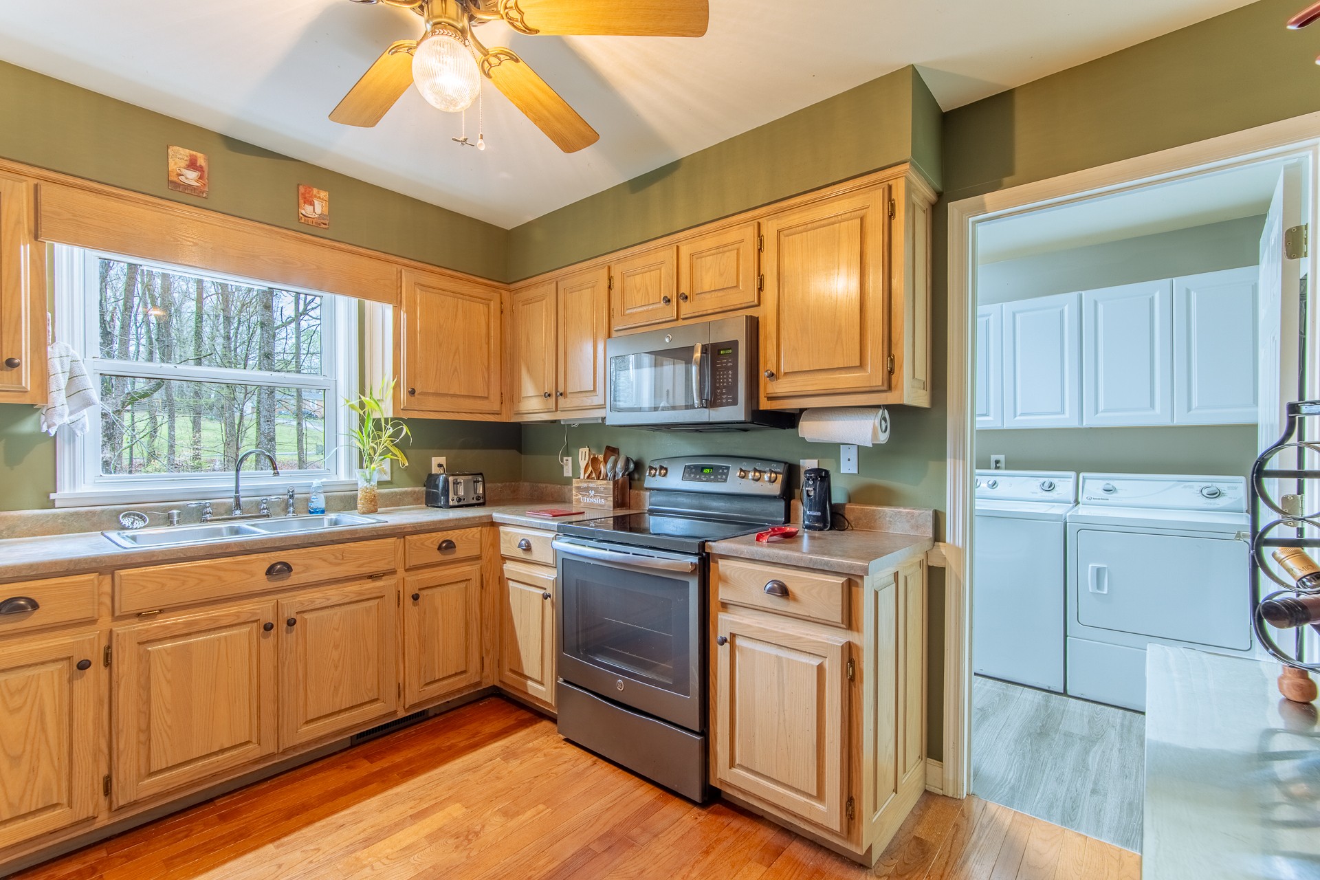 403 Oakwood Dr