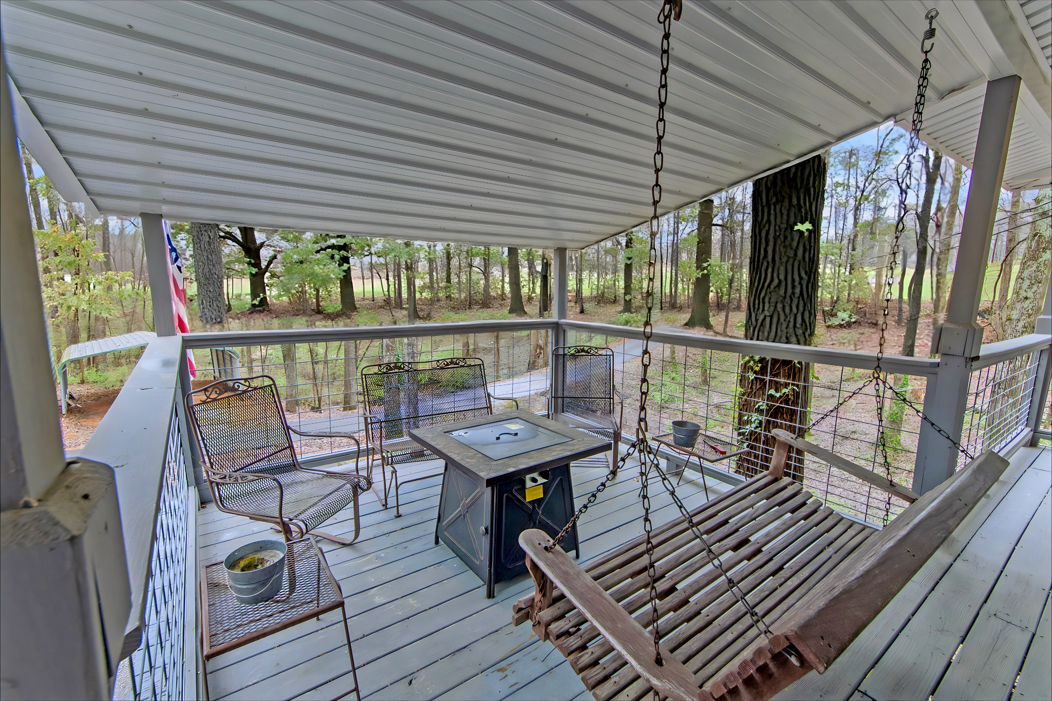 403 Oakwood Dr