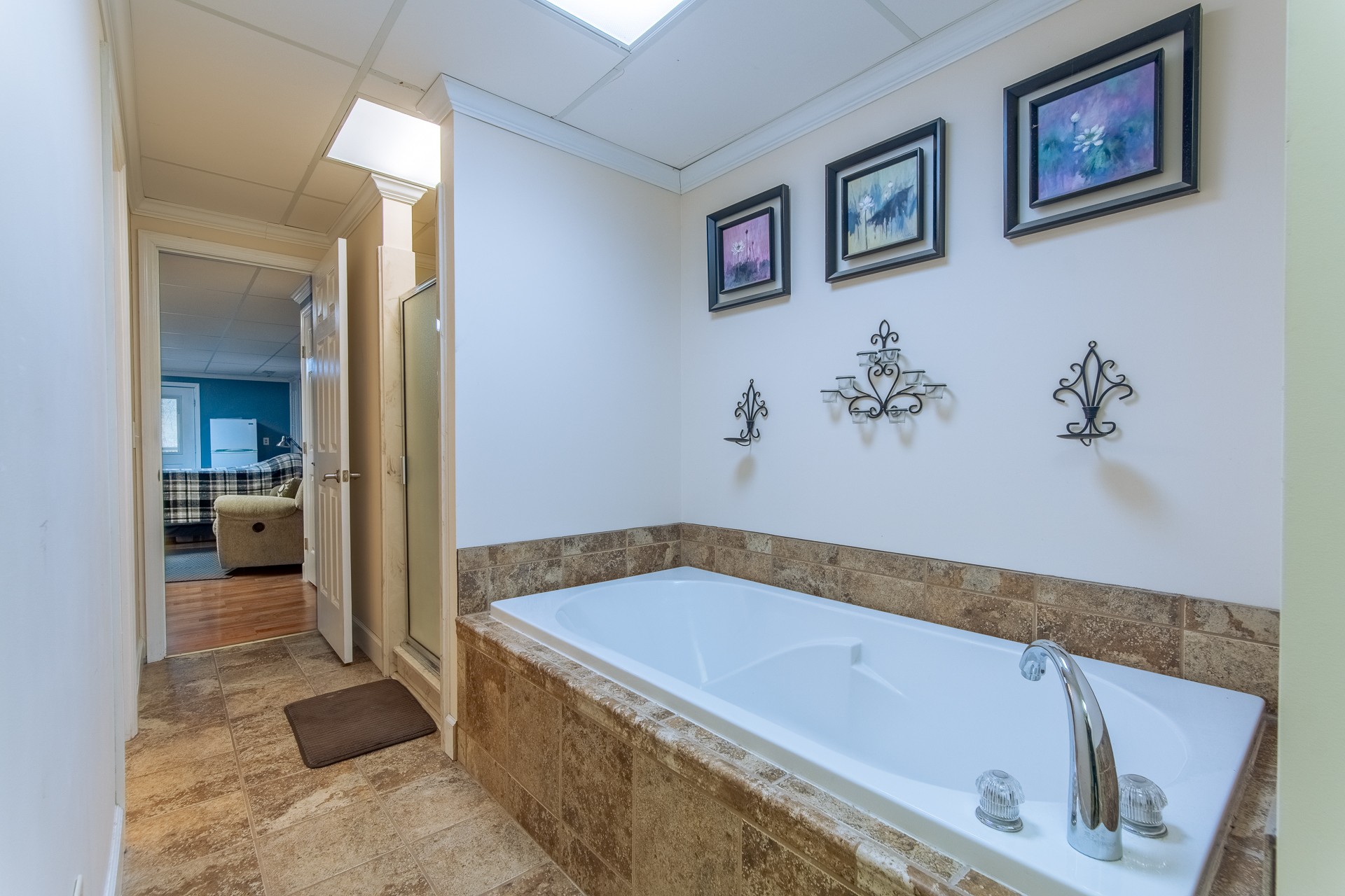 403 Oakwood Dr