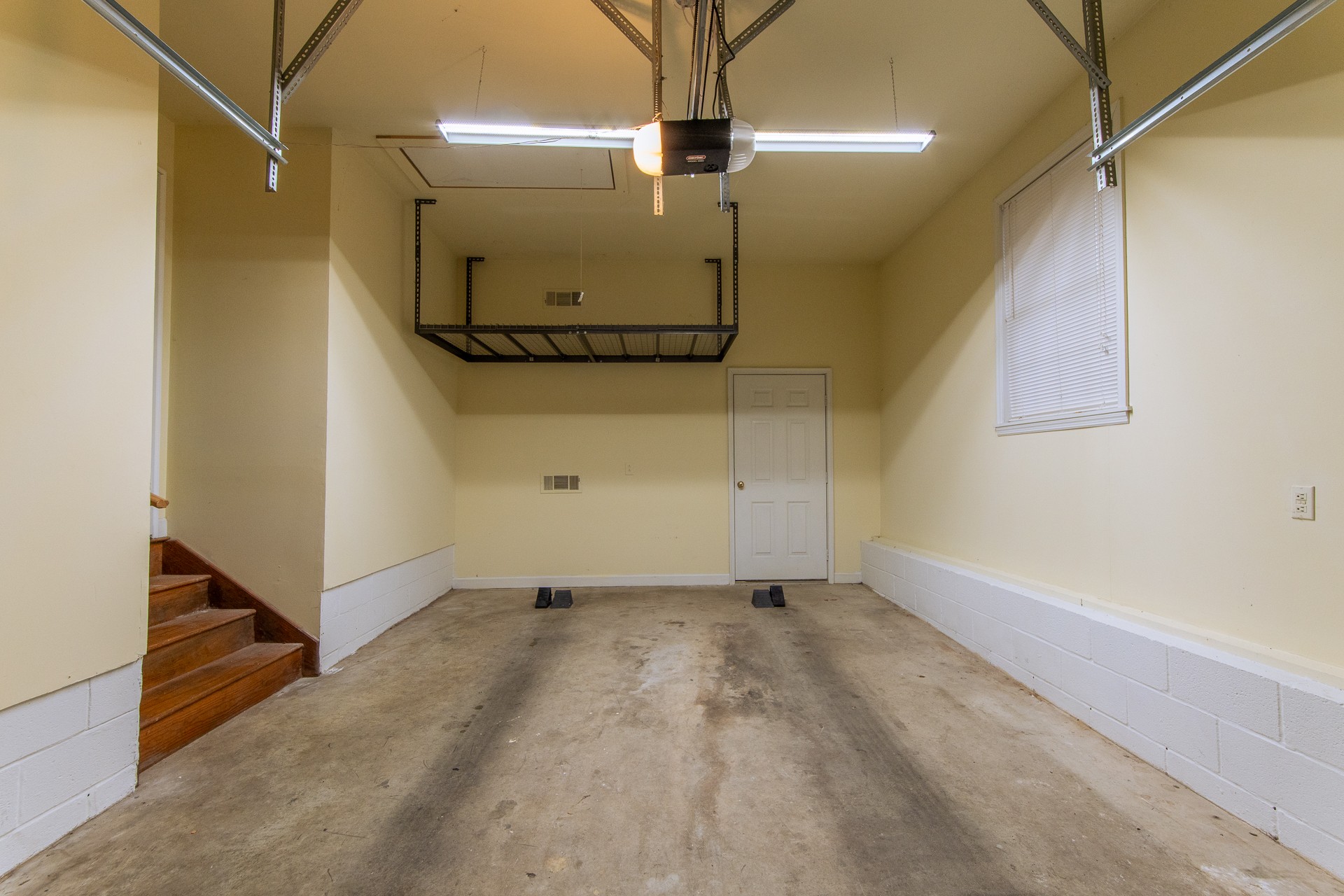 403 Oakwood Dr