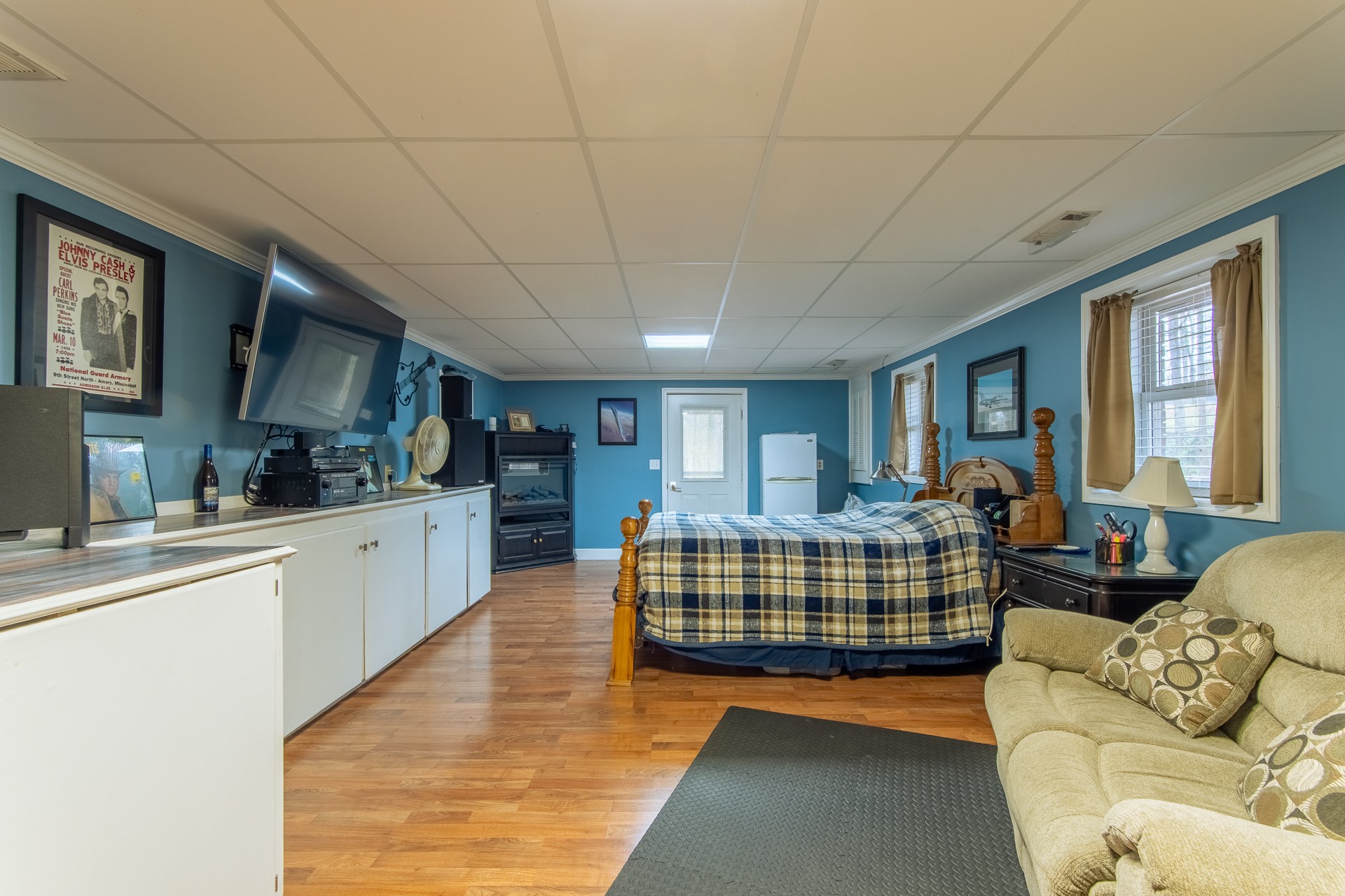 403 Oakwood Dr