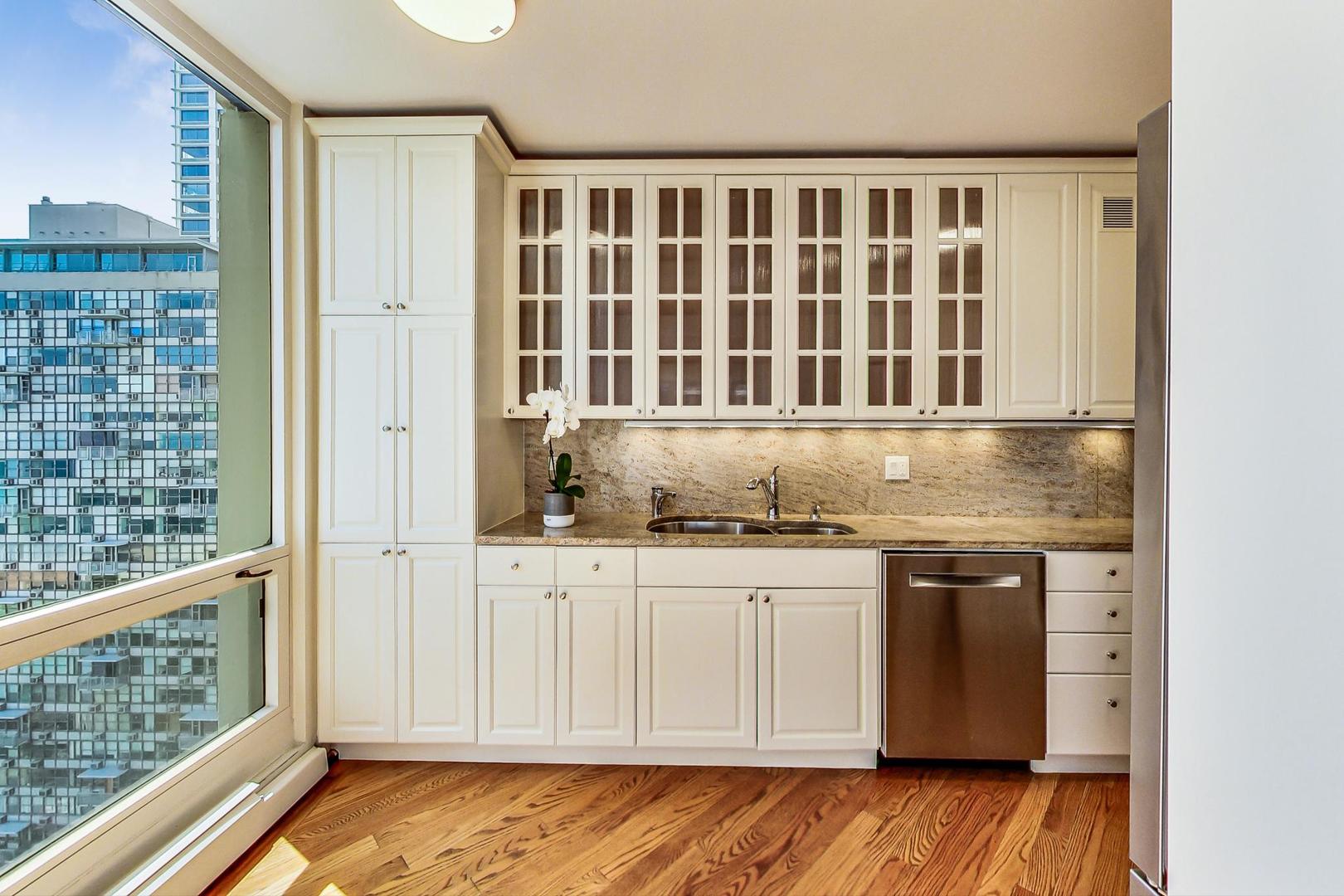 100 E Bellevue Place Unit: 18A